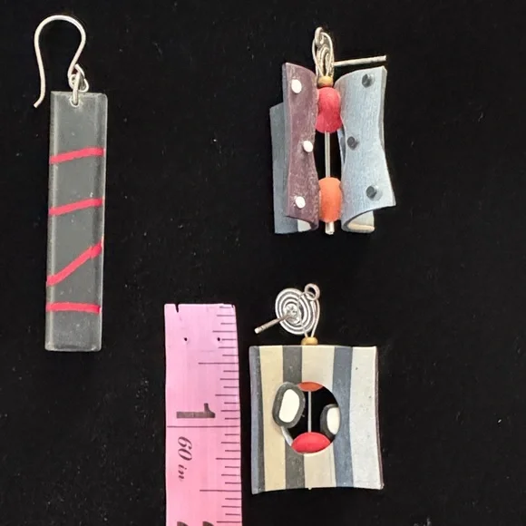 Bundle of 2 Lightweight Artisan Earrings Red/Black - Picture 3 of 4